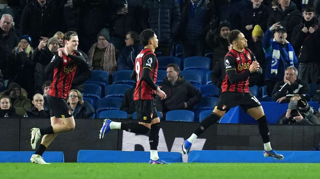 Bournemouth's Marcus Tavernier, right, celebrates after scoring the opening goal during the English Premier League match between Brighton & Hove Albion and AFC Bournemouth in Brighton and Hove, England, Monday, Jan. 19, 2026.