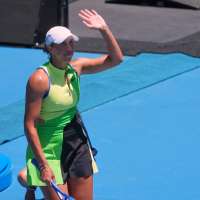 Sinner's bid for Australian Open three-peat begins with anticlimactic win