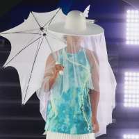 Naomi Osaka makes grand entrance and big fashion statement at Australian Open