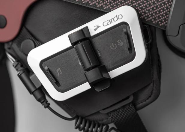 The Cardo Packtalk uses dynamic mesh technology to keep a group connected without a cellular signal.