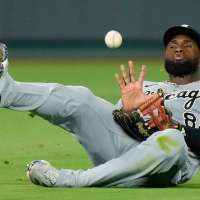 Mets acquire CF Luis Robert Jr. in a trade with the White Sox