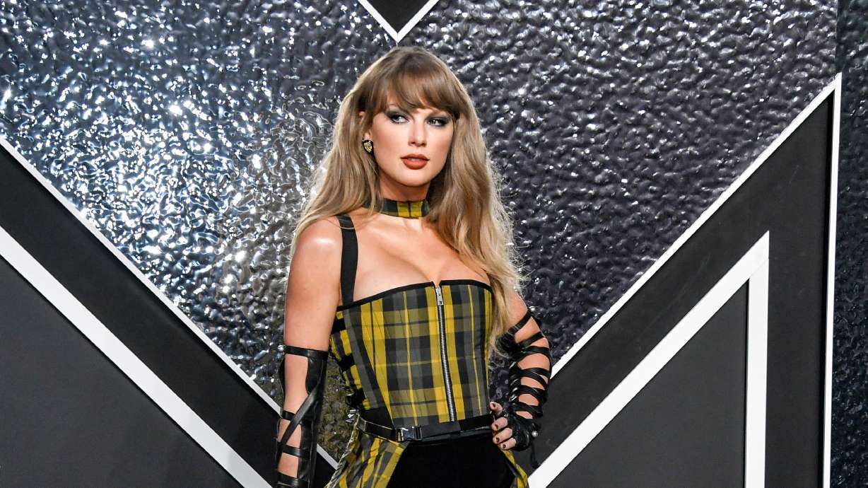 Taylor Swift appears at the MTV Video Music Awards in Elmont, N.Y., on Sept. 11, 2024. Swift, Kiss' Gene Simmons and Paul Stanley, Christopher "Tricky" Stewart, Alanis Morissette and Kenny Loggins make up the 2026 Songwriters Hall of Fame inductees.