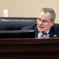 Lawmakers quickly advance bill limiting phone use throughout school day