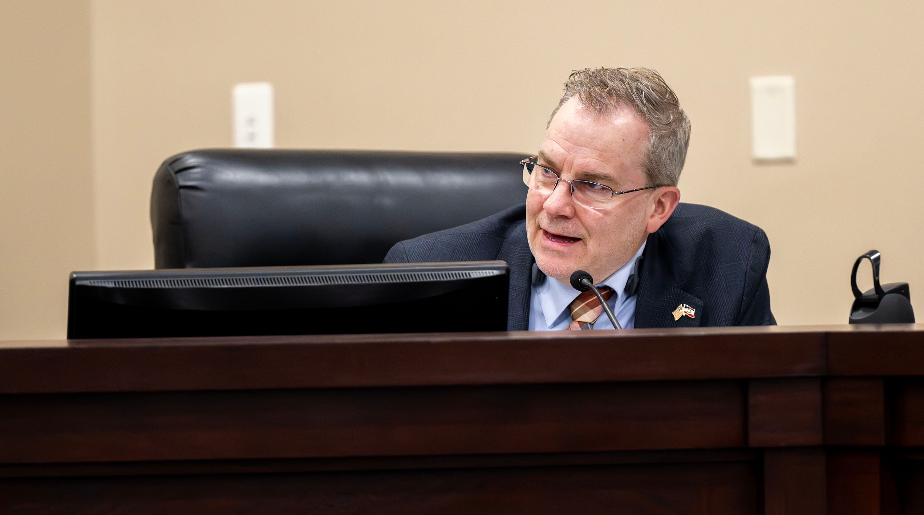 Sen. Lincoln Fillmore, R-South Jordan, presents in the Senate Education Committee on SB69 a bell-to-bell phone ban in Utah schools in Salt Lake City on Jan. 21. Fillmore is cosponsoring a bill modifying state employees' benefits.