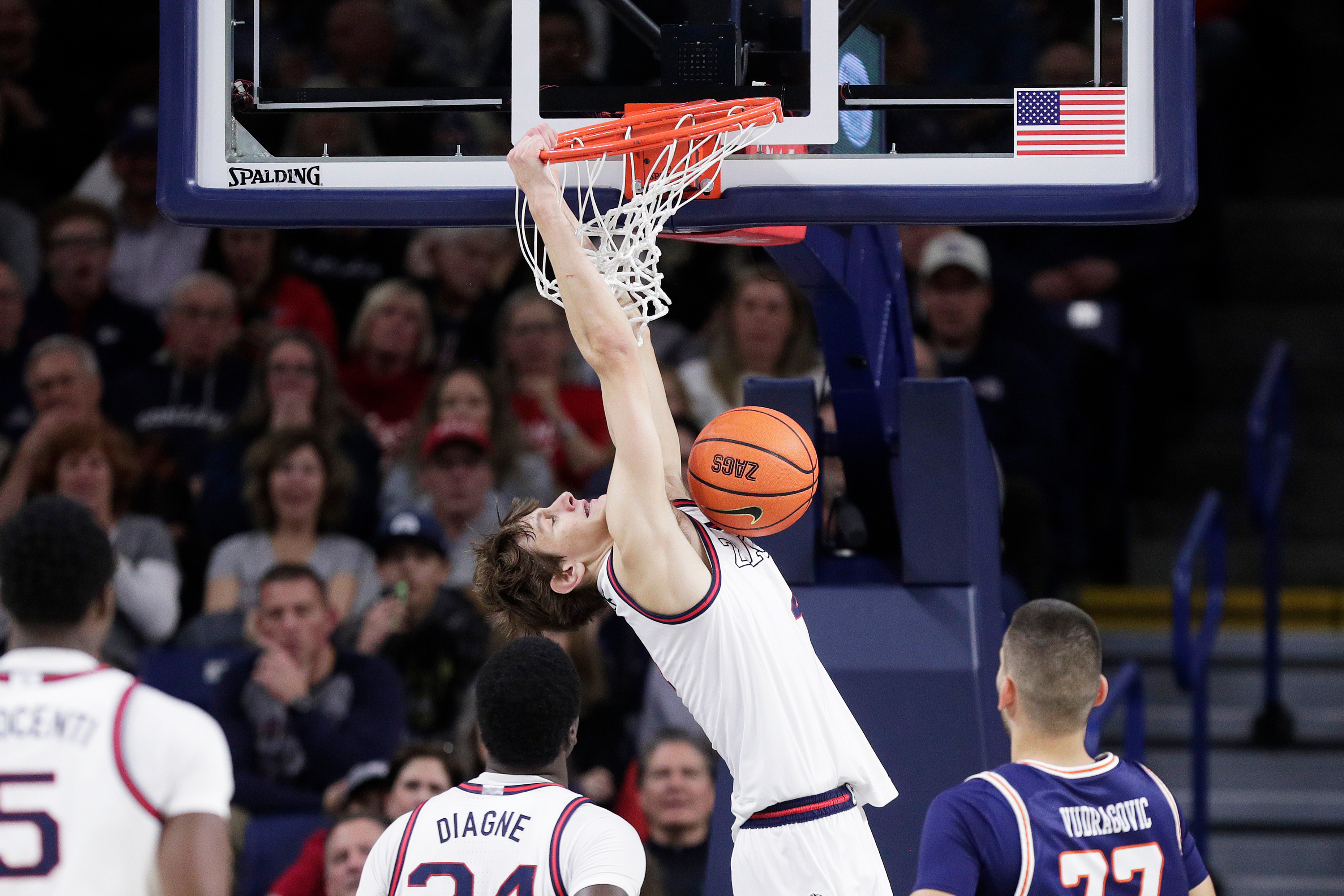 Fogle scores 17 as No. 8 Gonzaga pounds Pepperdine 84-60 to reach 20 wins for 29th straight season