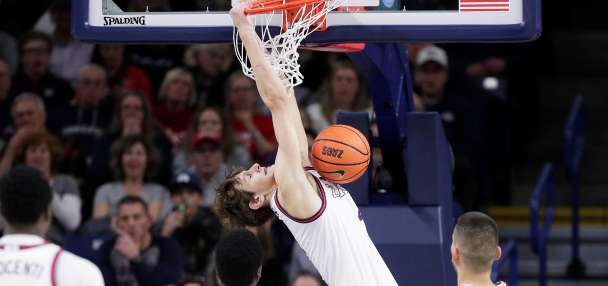 Fogle scores 17 as No. 8 Gonzaga pounds Pepperdine 84-60 to reach 20 wins for 29th straight season