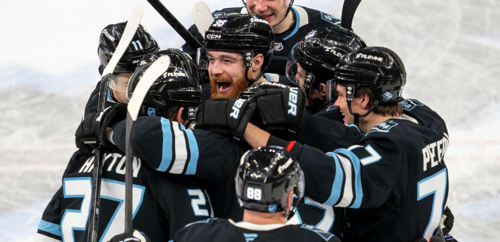 Keller's game-winning goal in OT completes Mammoth's comeback over Flyers