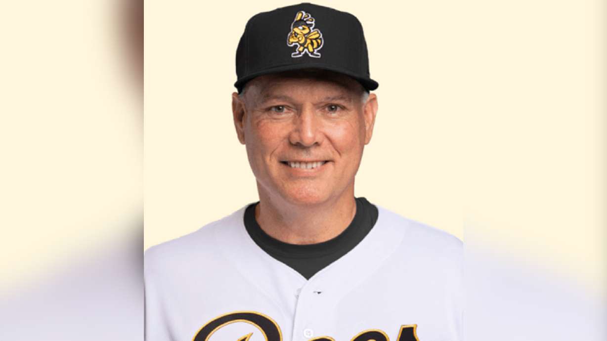 Doug Davis was hired to be the Salt Lake Bees' skipper in 2026.