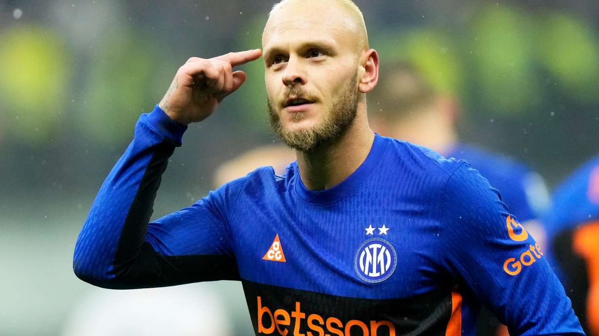 Inter Milan's Federico Dimarco celebrates after scoring his side's fourth goal during a Serie A soccer match between Inter Milan and Pisa, in Milan, Italy, Friday, Jan. 23, 2026.