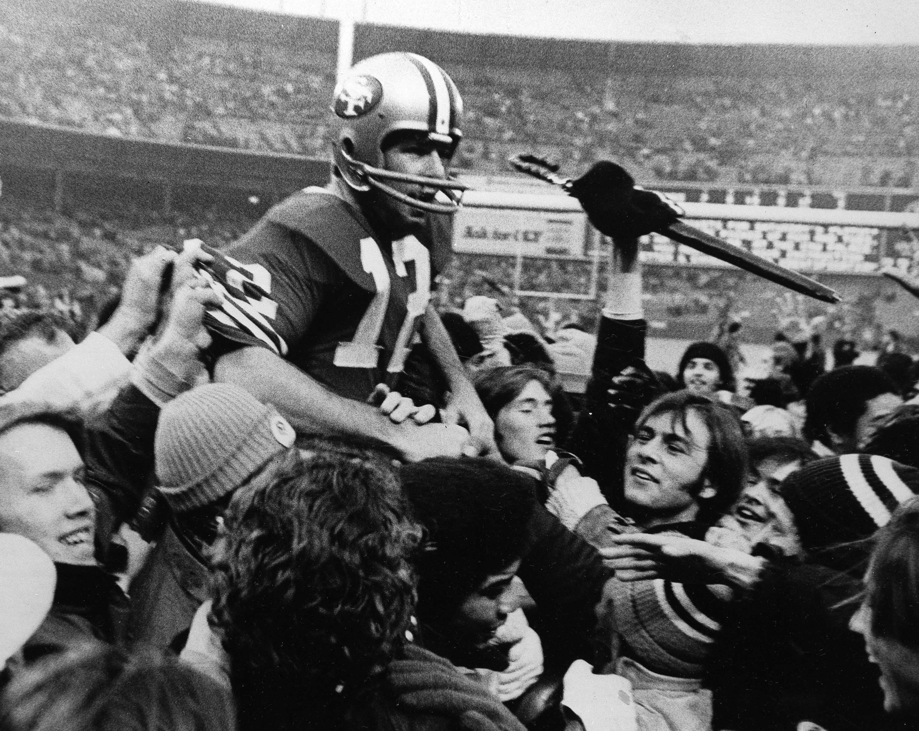Former 49ers quarterback John Brodie, an NFL MVP and a prolific passer, dies at 90