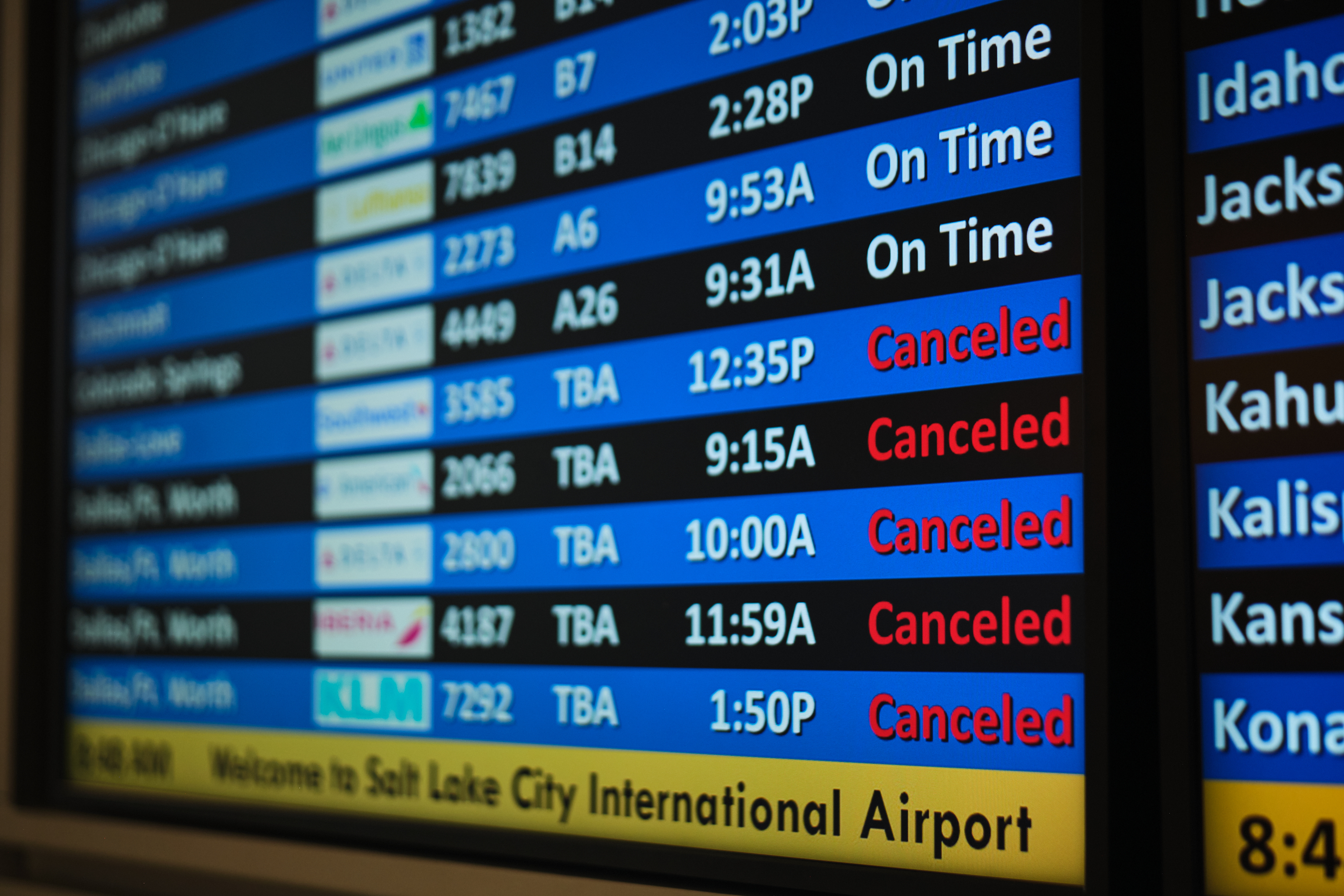 Thousands of flights canceled as major winter storm moves across the US