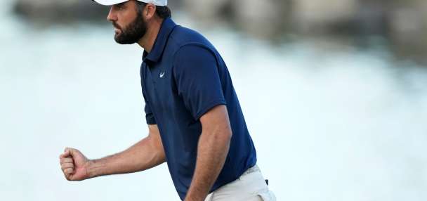 Si Koo Kim leads American Express with Scheffler and teenager Blades Brown 1 shot behind.