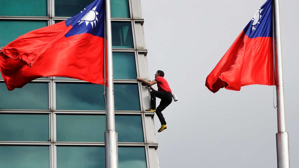 Rock climber Alex Honnold, of the U.S., performs a free solo climb of the Taipei 101 skyscraper in Taipei, Taiwan, Sunday, Jan. 25. 2026.