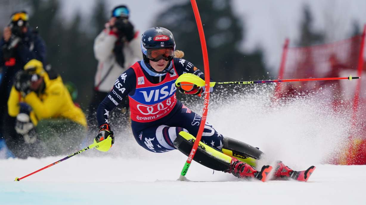 United States' Mikaela Shiffrin speeds down the course during an alpine ski, women's World Cup slalom, in Spindleruv Mlyn, Czech Republic, Sunday, Jan. 25, 2026.