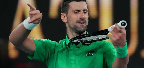 Novak Djokovic advances to Australian Open quarterfinals on a walkover after Jakub Mensik withdraws