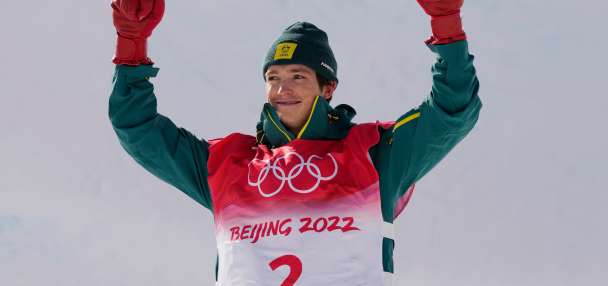 Scotty James win a fifth straight Winter X title, matches Shaun White with his eighth gold there