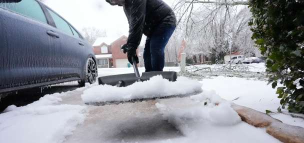 Mavericks' flights grounded by winter storm as NBA postpones games in Memphis and Milwaukee