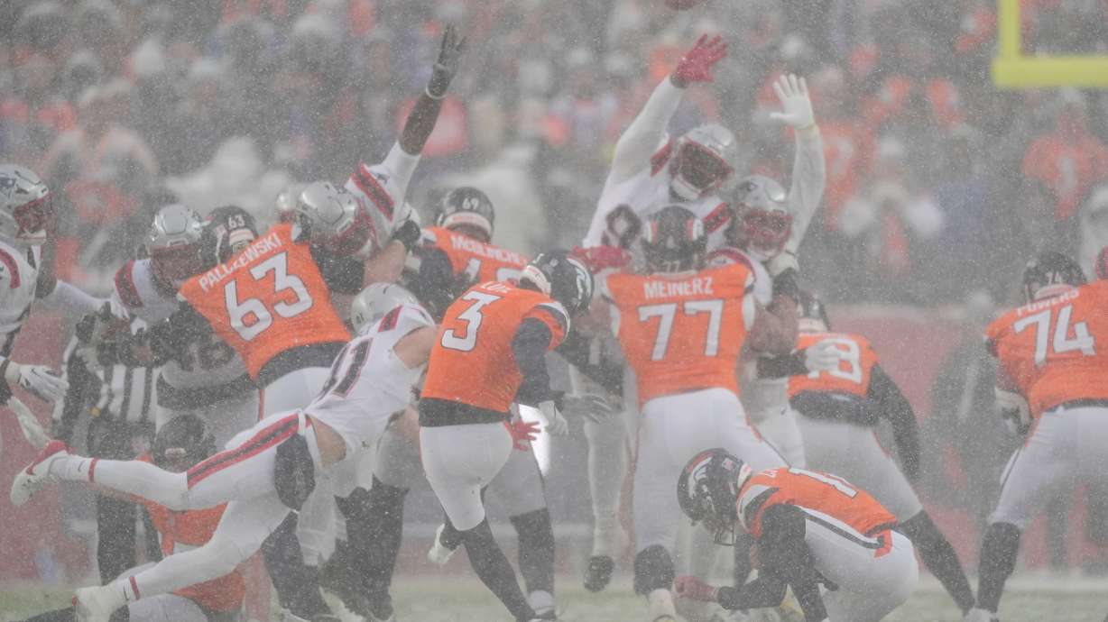 Denver Broncos kicker Wil Lutz (3) misses a field goal attempt against the New England Patriots during the second half of the AFC Championship NFL football game, Sunday, Jan. 25, 2026, in Denver.