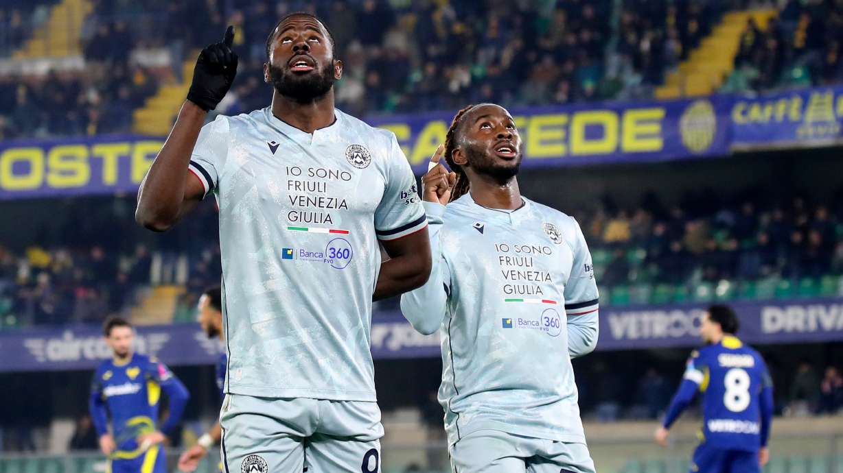 Udinese's Keinan Davis, left, celebrates after scoring their third goal during the Serie A soccer match between Hellas Verona and Udinese in Verona, Italy, Monday Jan. 26, 2026.
