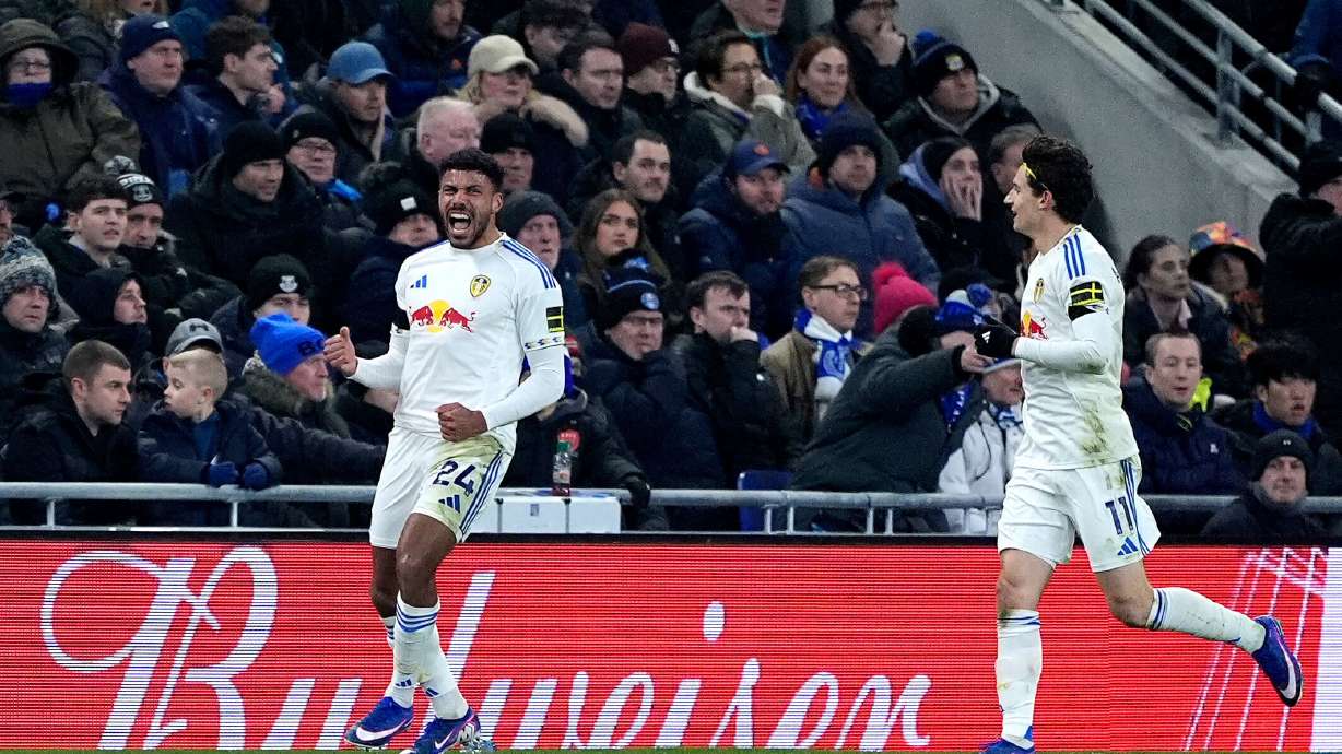 Leeds United's James Justin, left, celebrates scoring during the English Premier League soccer match between Everton and Leeds United in Liverpool, England, Monday Jan. 26, 2026.
