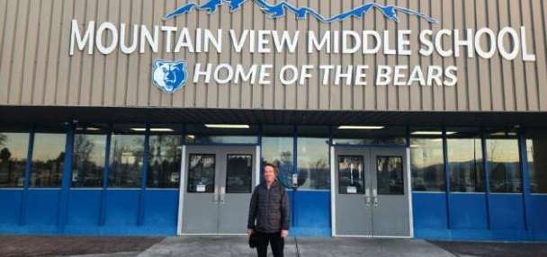 'He's a treasure.' Why an eastern Idaho science teacher continues his career 41 years later