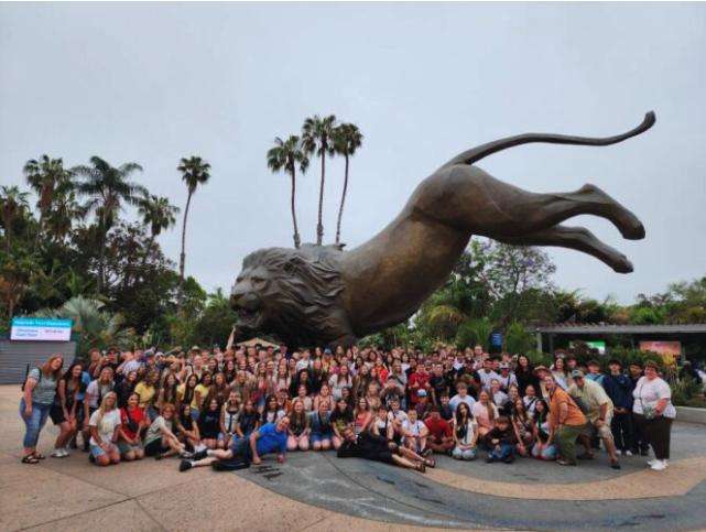 A Cali-Tour group from last year poses.