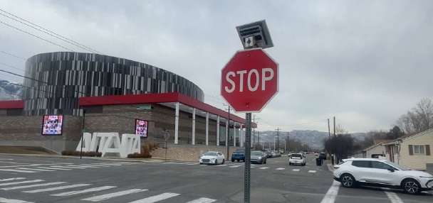 After community outcry, Sandy intersection has new LED lighting system
