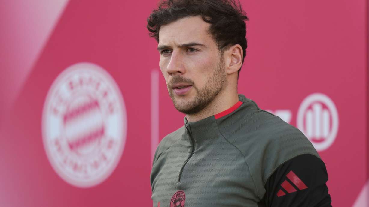 Bayern's Leon Goretzka arrives for a training session in Munich, Germany, Tuesday, Jan. 27, 2026, ahead of the Champions League opening phase soccer match between PSV Eindhoven and FC Bayern.