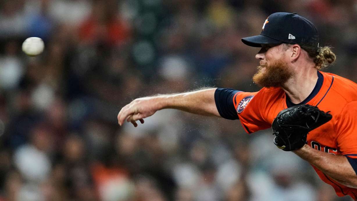 FILE - Houston Astros relief pitcher Craig Kimbrel throws during the eighth inning of a baseball game against the Los Angeles Angels in Houston, Aug. 29, 2025.