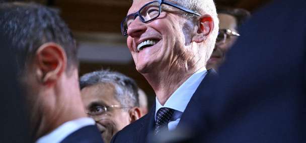 The iPhone 17 is easing Wall Street's concerns about Apple's AI troubles