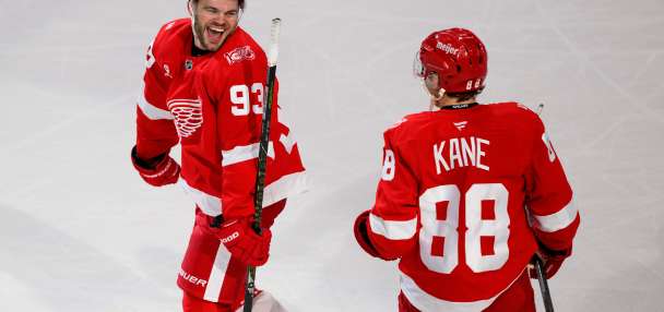 Patrick Kane passes Mike Modano for the most NHL points by a US-born player