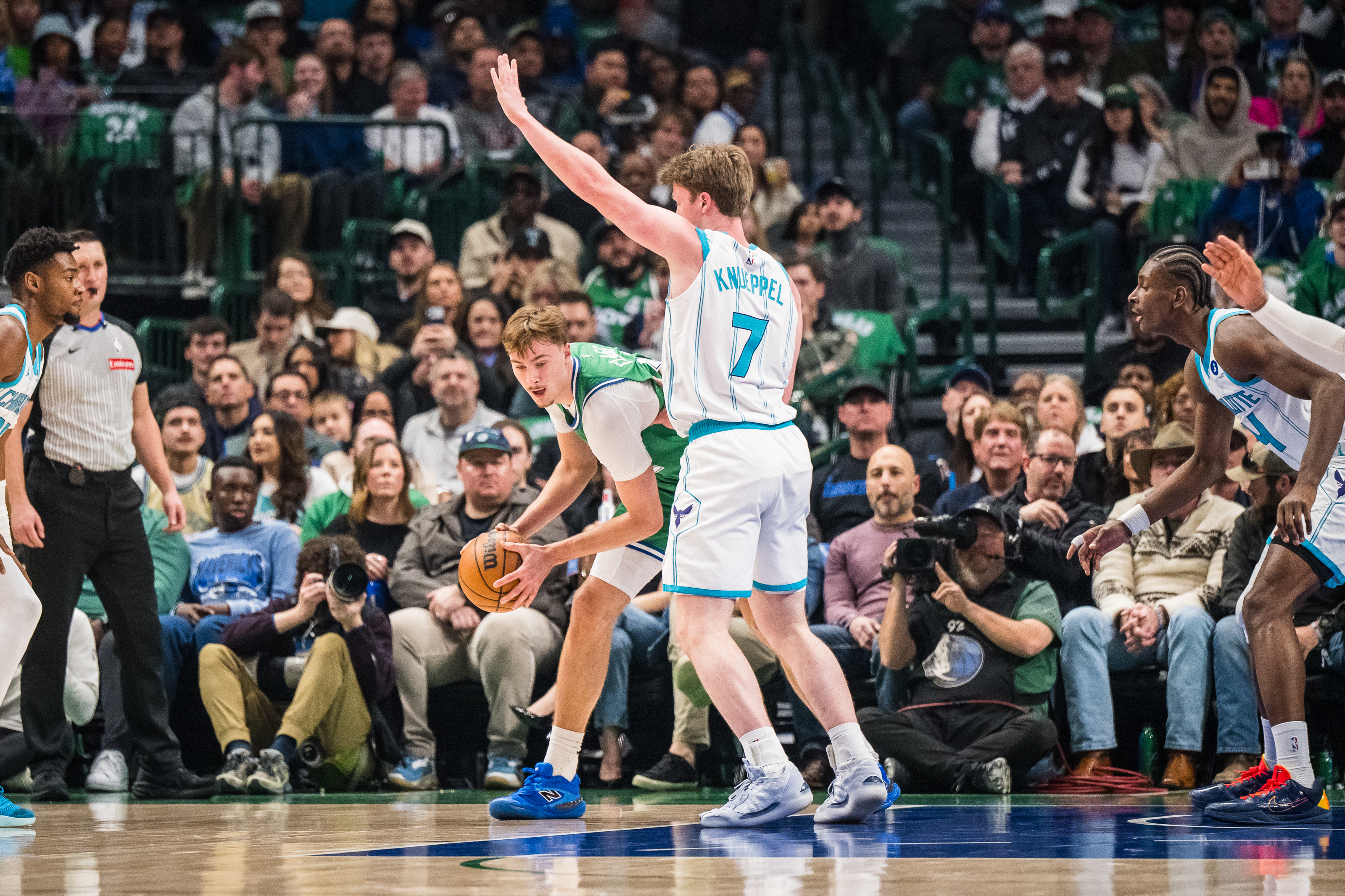 Charlotte Hornets guard Kon Knueppel (7) defends against Dallas Mavericks forward Cooper Flagg, center left, during an NBA basketball game, Thursday, Jan. 29, 2026, in Dallas. 