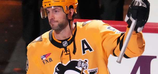 Longtime Penguins defenseman Kris Letang out at least a month due to fractured foot