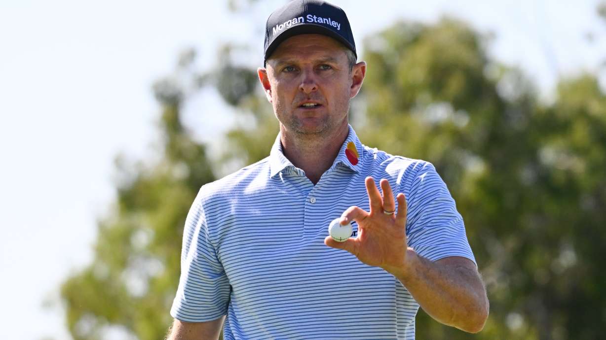 Justin Rose, of England, acknowledges the gallery after making a putt on the sixth green of the South Course at Torrey Pines during the third round of the Farmers Insurance Open golf tournament Saturday, Jan. 31, 2026, in San Diego.