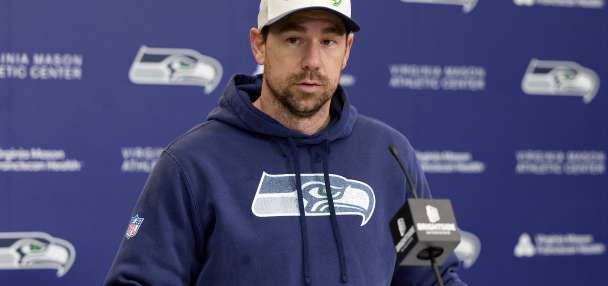 Seahawks' Klint Kubiak in 2nd round of head coach interviews with Raiders and Cardinals