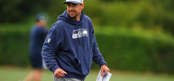 Raiders working on deal to hire Klint Kubiak as head coach, AP source says