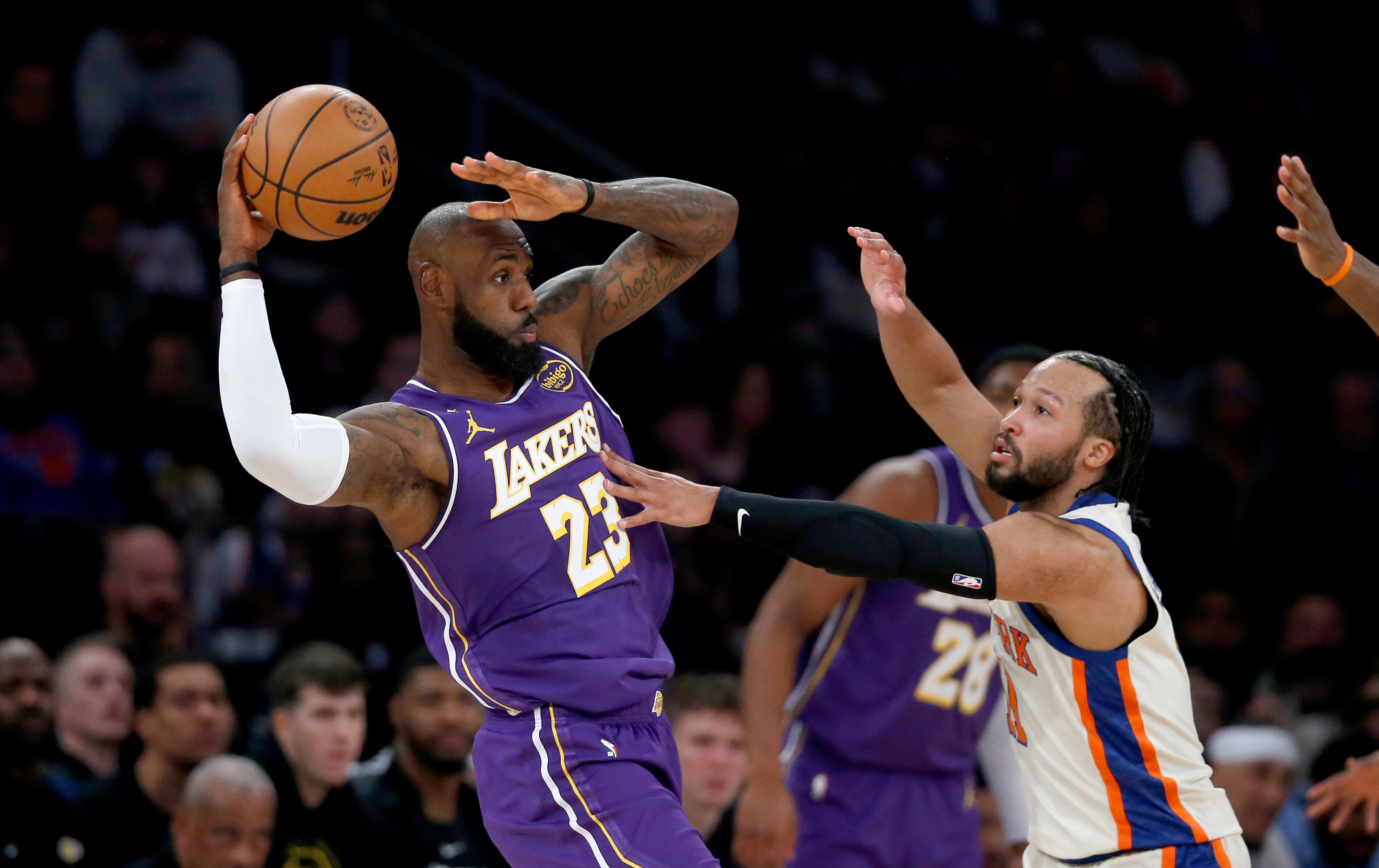 Knicks beat Lakers 112-100 to spoil LeBron James' 32nd regular-season game at Madison Square Garden