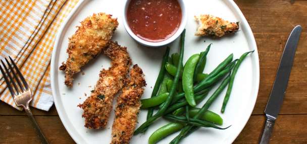 Snack like a pro on Super Bowl Sunday with Panko-crusted chicken strips and game-changing sauce