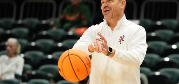 Louisville rises to 6th in AP women's Top 25, its best ranking in four years, UConn-UCLA 1-2