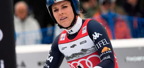 Vonn 'confident' she will race at Olympics despite 'completely ruptured' ACL in left knee