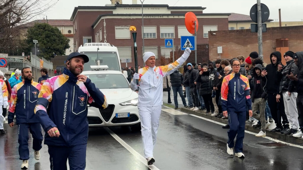 David Huntsman carries Olympic torch in Milan suburb, highlights mental health ahead of 2034