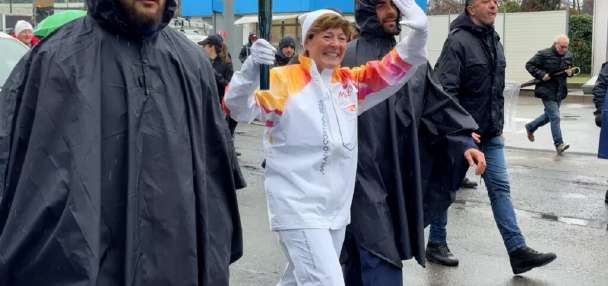 Utahn Amy Garff runs Olympic torch hoping to inspire students ahead of 2034 Winter Olympics