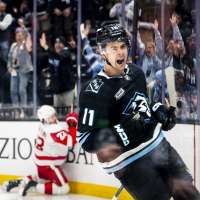 Mammoth enter Olympic break in playoff spot after 4-1 win over Red Wings