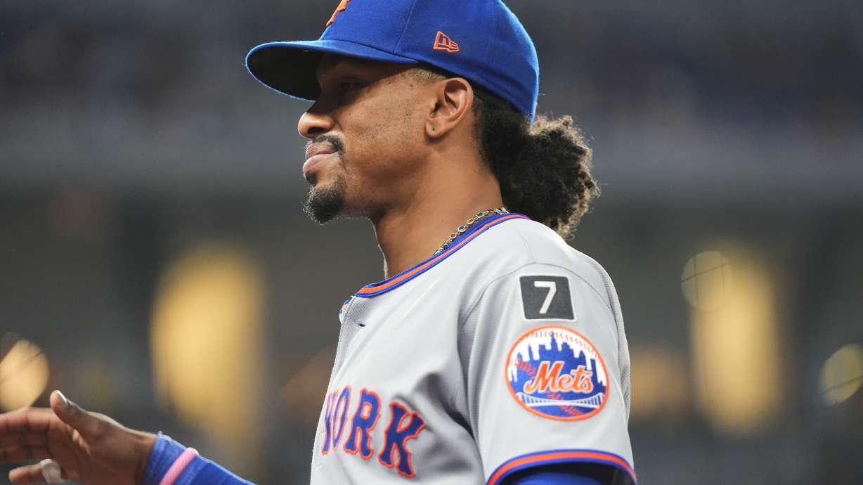 FILE - New York Mets' Francisco Lindor walks to the dugout during a baseball game against the Miami Marlins, Saturday, Sept. 27, 2025, in Miami.
