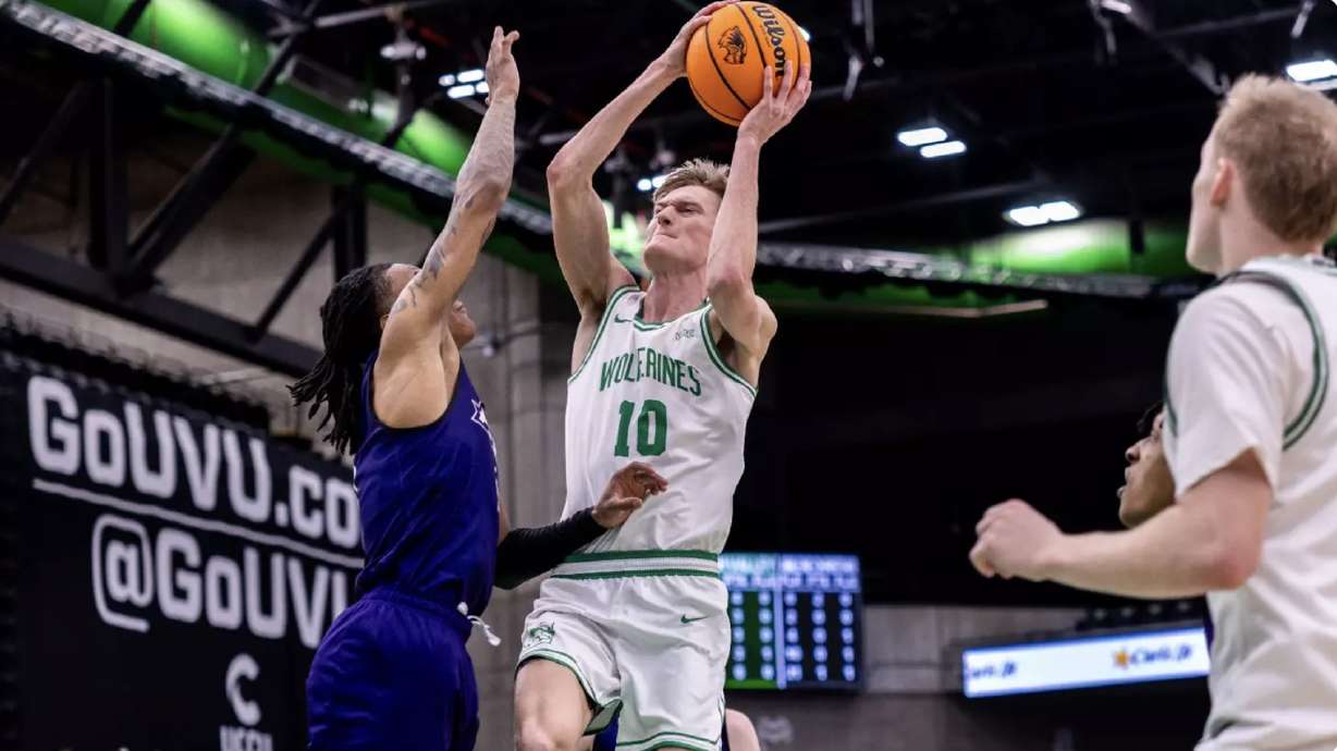 Strong 2nd half leads Utah Valley to 23rd consecutive home win