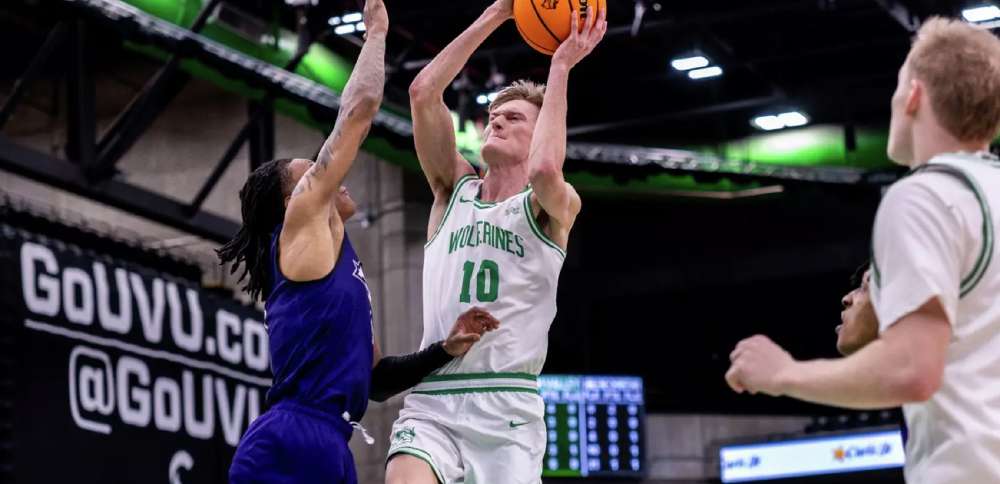 Strong 2nd half leads Utah Valley to 23rd consecutive home win