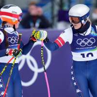 Lindsey Vonn tests injured knee in Olympic downhill training, pumps fist after successful run