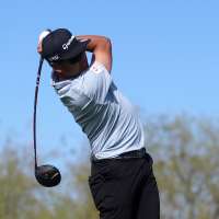 Hisatsune chips in for birdie after water ball, shoots 63 to take 2nd-round lead at Phoenix Open
