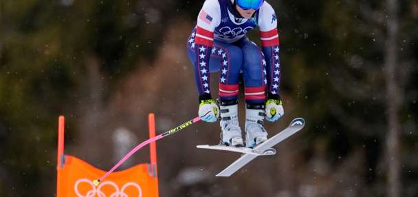 Lindsey Vonn completes another training run and is ready to race Olympic downhill on injured knee