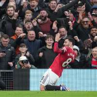 Man United wins again to make it four in a row for Carrick, Arsenal extends lead to 9 points